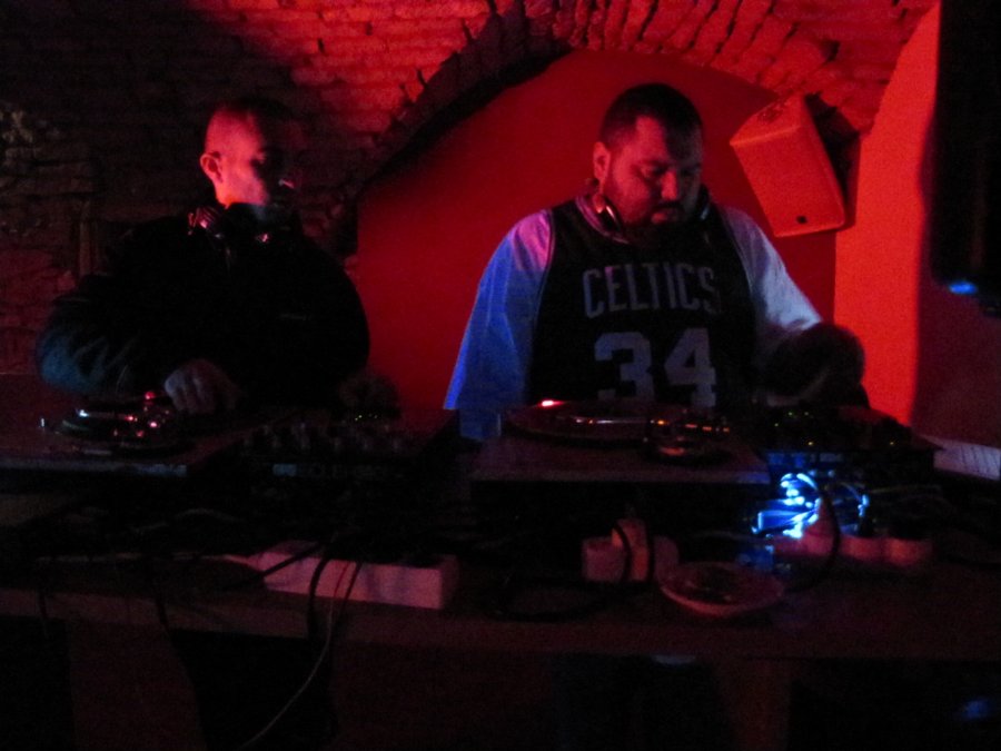 DJ Masta, Bounce et Youn's - Soirée hiphop électro - 02/12/2010 - La Cour des Miracles à Besançon - Photo n1