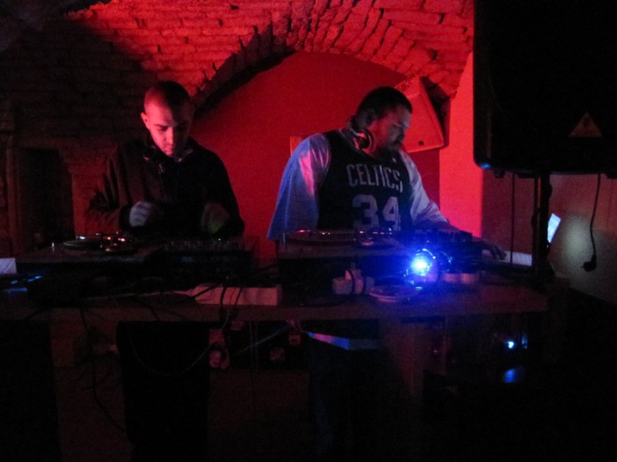 DJ Masta, Bounce et Youn's - Soirée hiphop électro - 02/12/2010 - La Cour des Miracles à Besançon - Photo n3