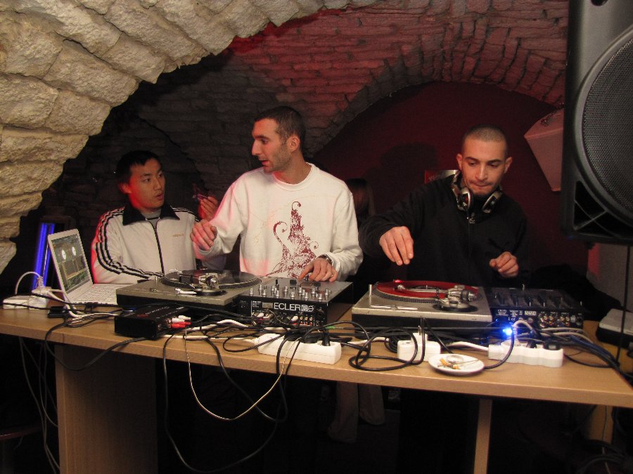 DJ Masta, Bounce et Youn's - Soirée hiphop électro - 02/12/2010 - La Cour des Miracles à Besançon - Photo n5