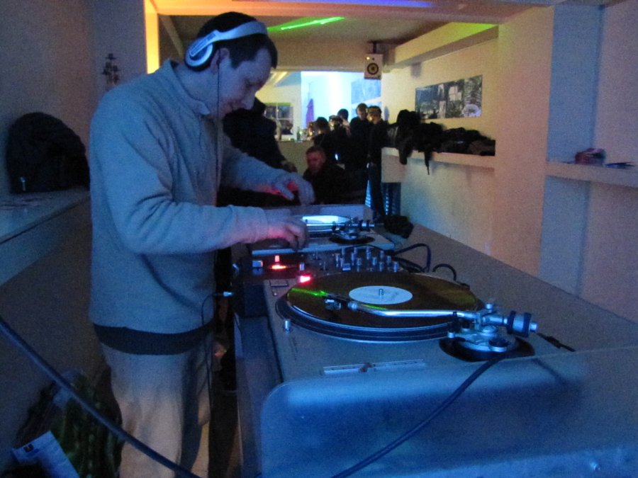Dj Gao Gao - Vinyl Guérilla - Guest : Lisa Jones - 11/02/2011 - Bar le Cube à Besançon - Photo n2