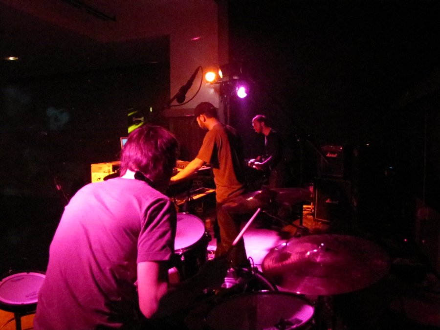 Nao Live Band - Le Père Noël est un DJ - 11/12/2010 - Arc et Senans (25) - Photo n6
