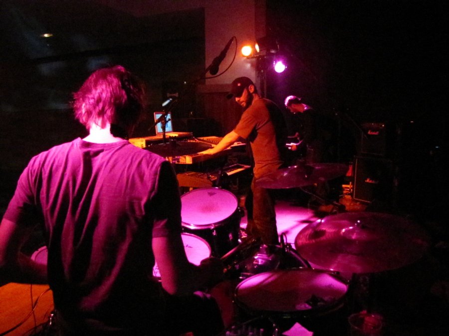 Nao Live Band - Le Père Noël est un DJ - 11/12/2010 - Arc et Senans (25) - Photo n7