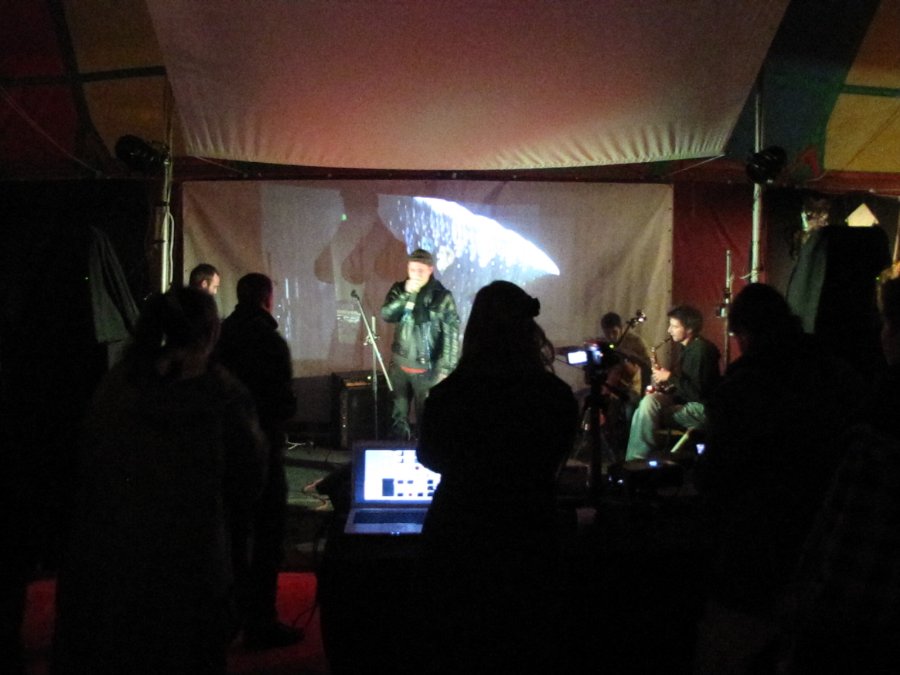 Performance vidéo du collectif Mosquito Massala - Festival Proj(ect) - 5ième édition - 17/11/2010 - Nancy / Maxéville (54) - Photo n7