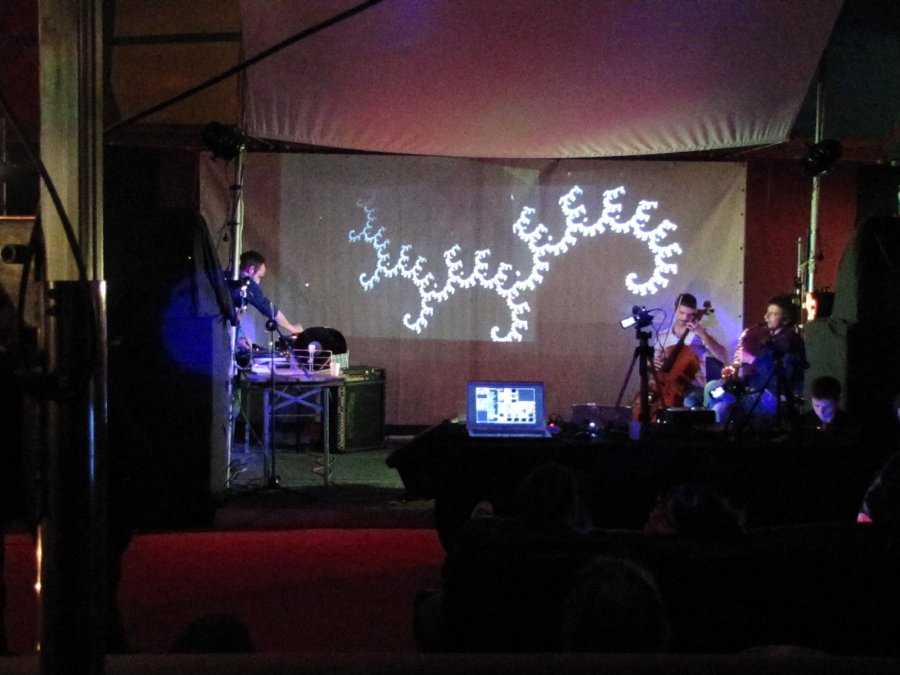Performance vidéo du collectif Mosquito Massala - Festival Proj(ect) - 5ième édition - 17/11/2010 - Nancy / Maxéville (54) - Photo n47