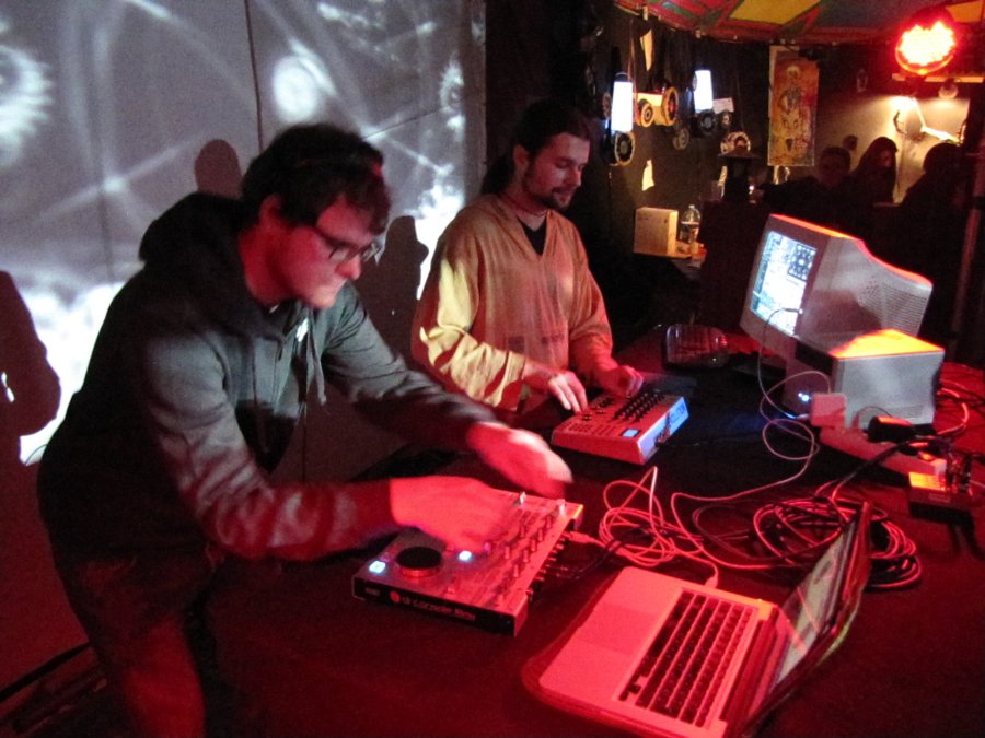 Species et Victor Furiani - Festival Proj(ect) - 5ième édition - 17/11/2010 - Nancy / Maxéville (54) - Photo n9