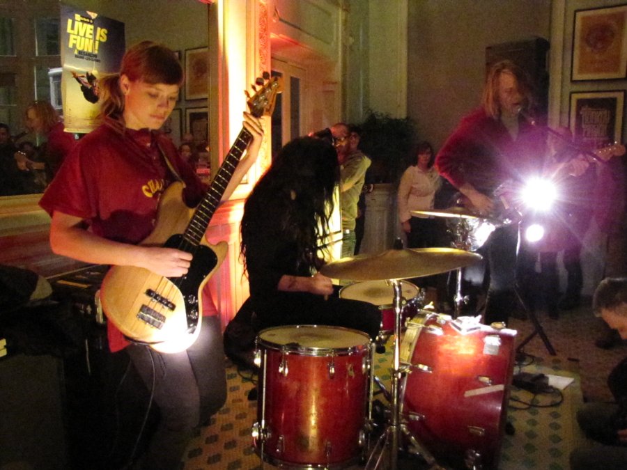 Ty Segall - GéNéRiQ Festival - Concert de Ty Segall - 18/12/2010 - Les Bains Douches à Besançon - Photo n6