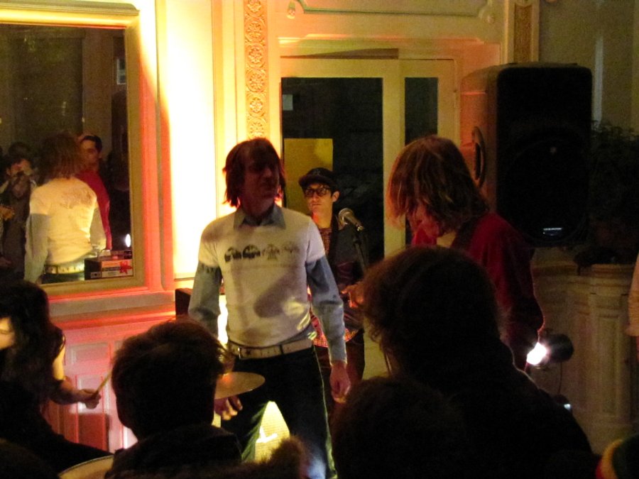 Ty Segall - GéNéRiQ Festival - Concert de Ty Segall - 18/12/2010 - Les Bains Douches à Besançon - Photo n31