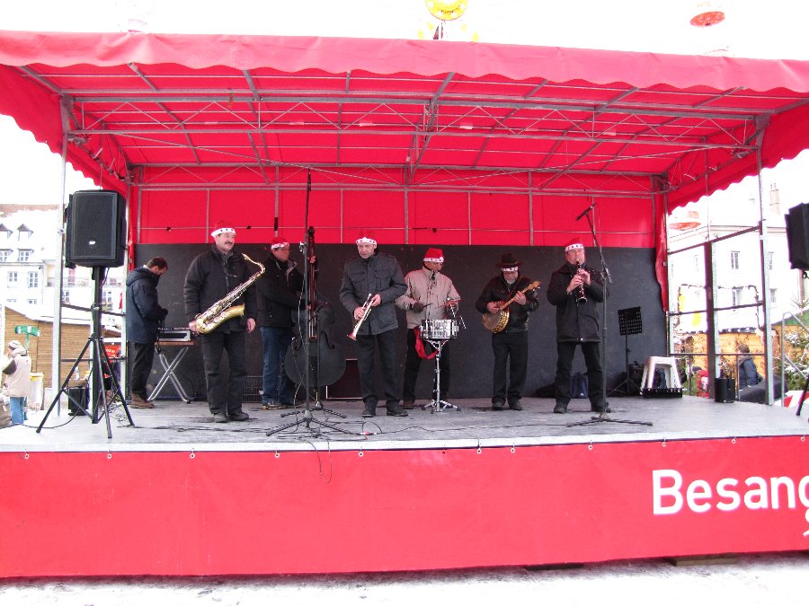 Photos le jour - Noël à Besançon - 18/12/2010 - Place de la révolution - Photo n34