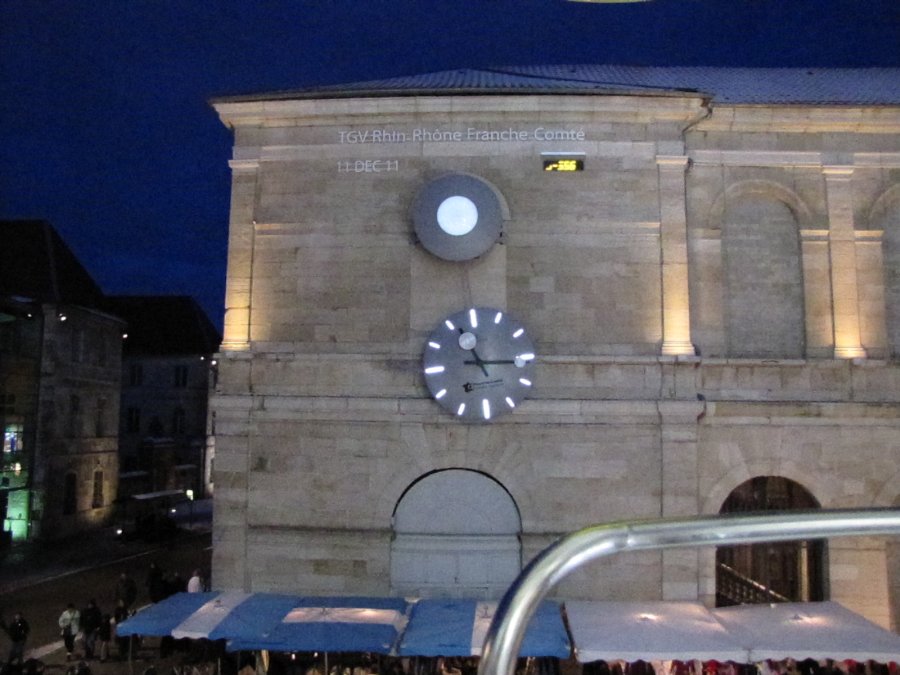 Photos le soir - Noël à Besançon - 18/12/2010 - Place de la révolution - Photo n3