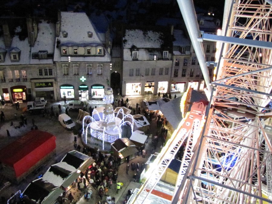 Photos le soir - Noël à Besançon - 18/12/2010 - Place de la révolution - Photo n8