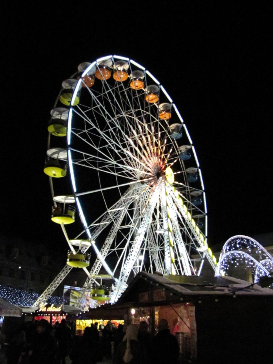 Photos le soir - Noël à Besançon - 18/12/2010 - Place de la révolution - Photo n36
