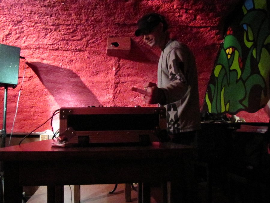 DJ Mëtël - I Play Vinyl - 23/12/2010 - Bar le Maquis à Besançon - Photo n2