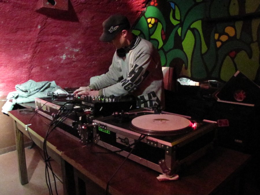 DJ Mëtël - I Play Vinyl - 23/12/2010 - Bar le Maquis à Besançon - Photo n9