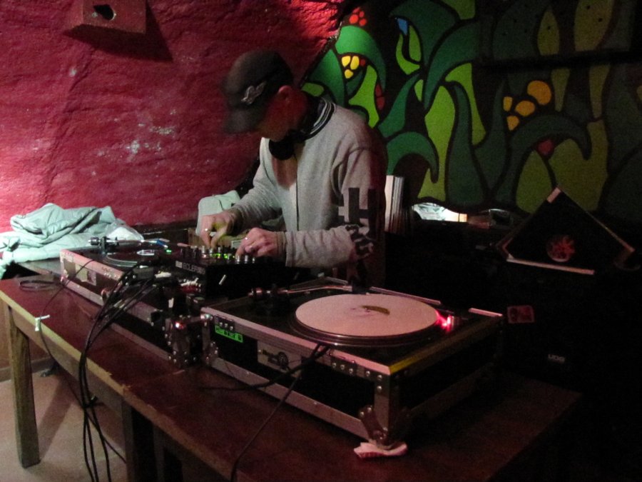 DJ Mëtël - I Play Vinyl - 23/12/2010 - Bar le Maquis à Besançon - Photo n10